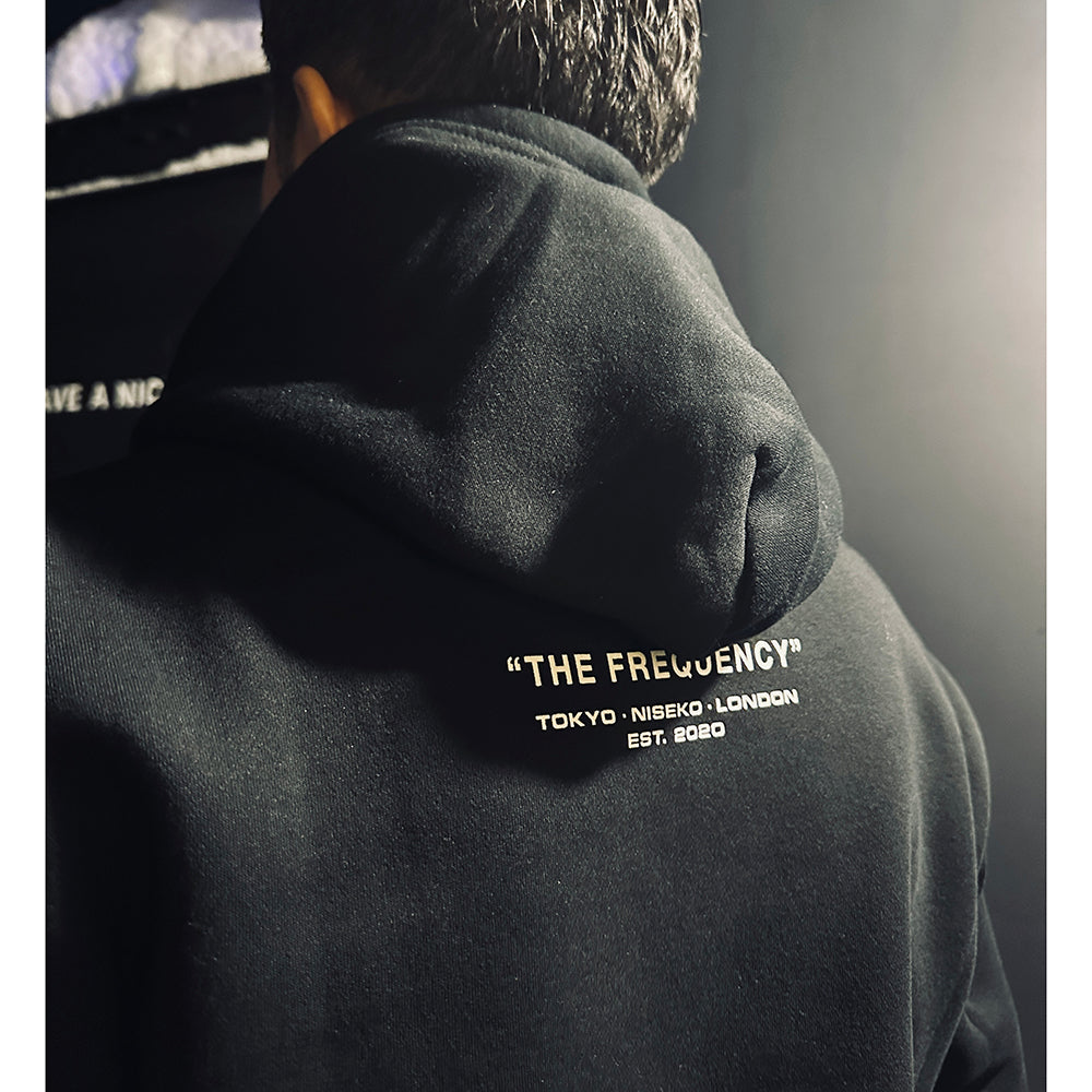 VIBE WITE US HOODIE