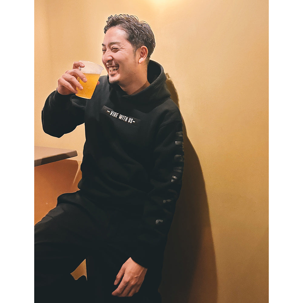 VIBE WITE US HOODIE