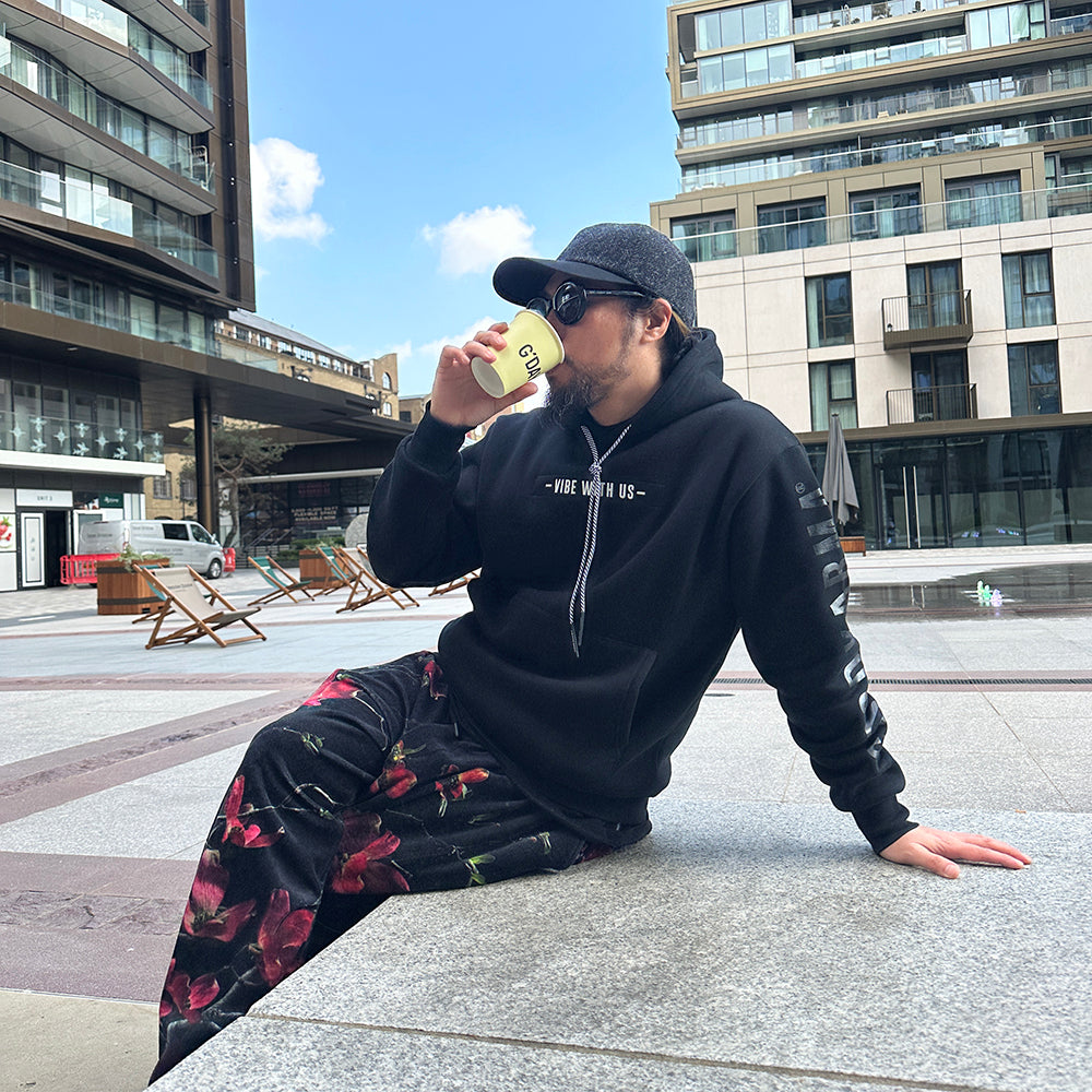 VIBE WITE US HOODIE