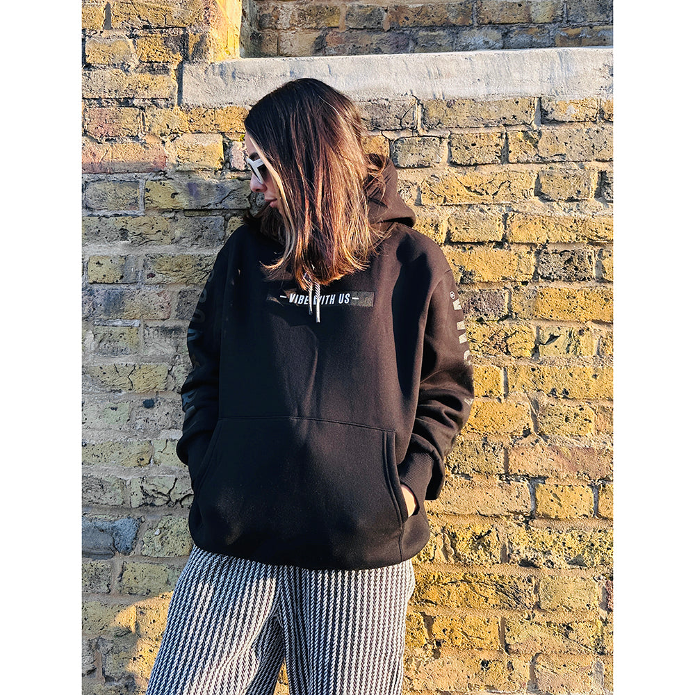 VIBE WITE US HOODIE